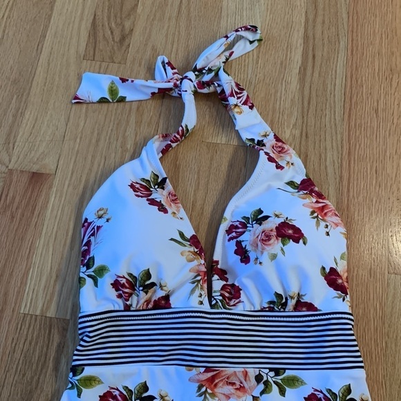 NWT Cupshe One Piece Floral Halter Swimsuit | Size XL - Picture 2 of 5